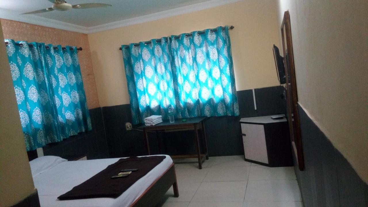 Hotel Sarang Lodge Panvel Kültér fotó