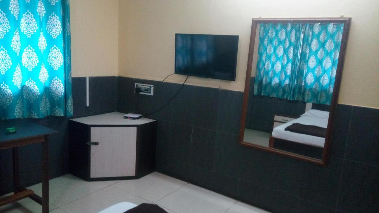 Hotel Sarang Lodge Panvel Kültér fotó