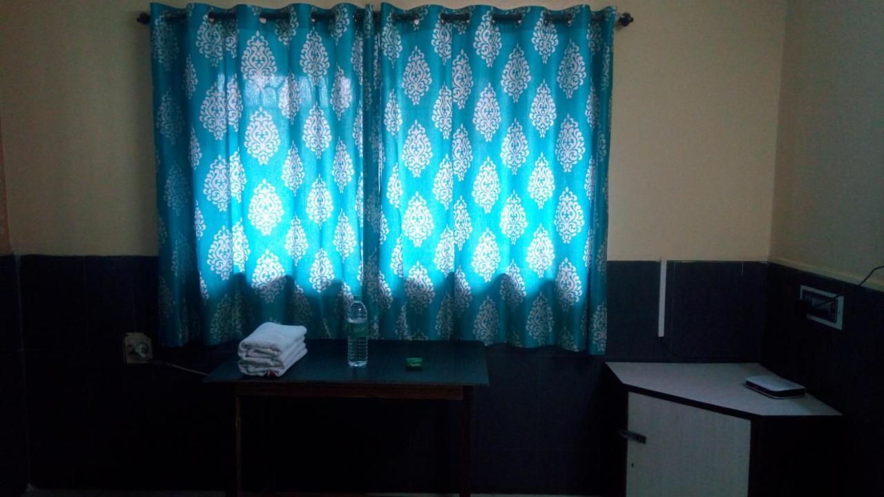 Hotel Sarang Lodge Panvel Kültér fotó