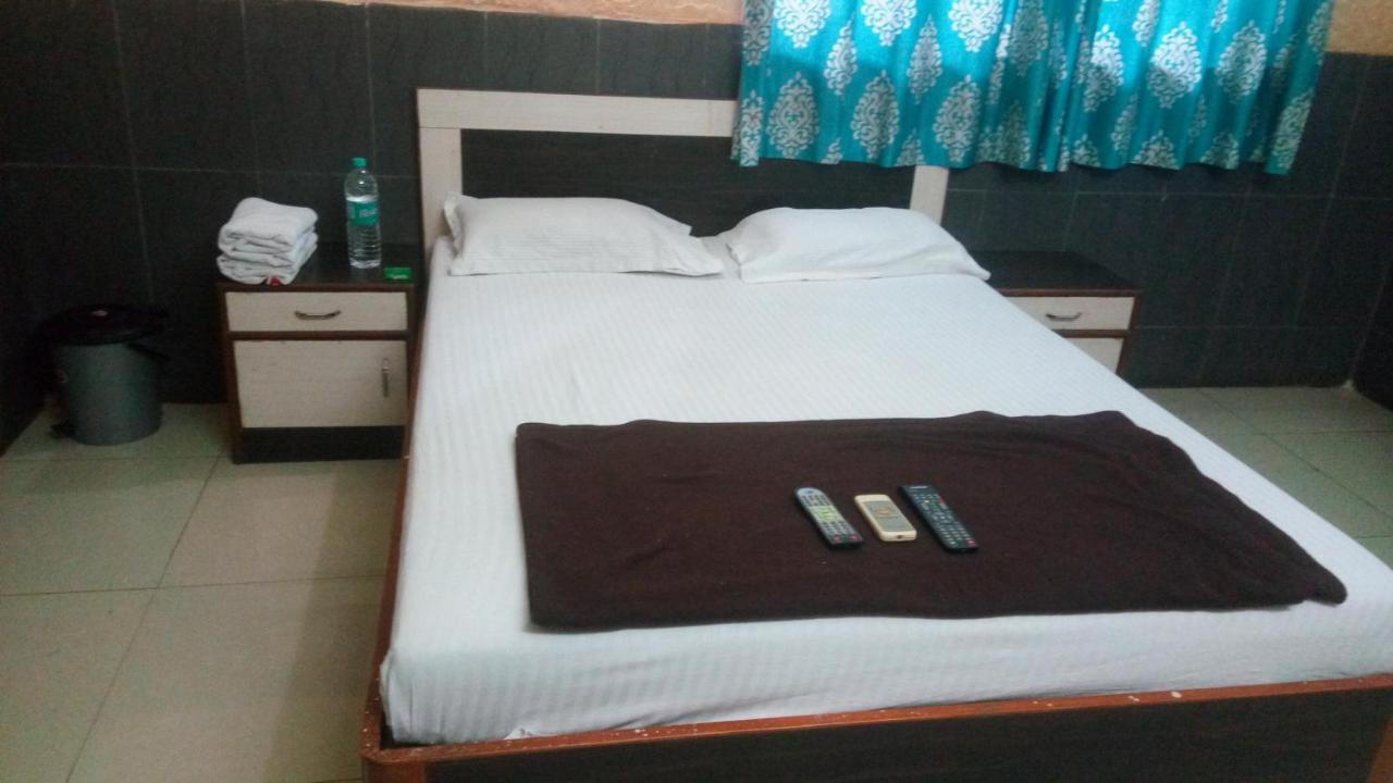 Hotel Sarang Lodge Panvel Kültér fotó