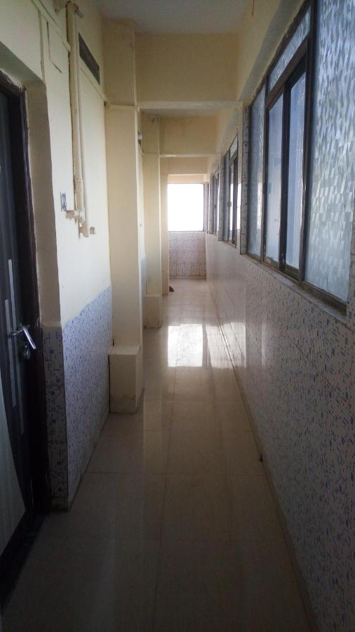 Hotel Sarang Lodge Panvel Kültér fotó