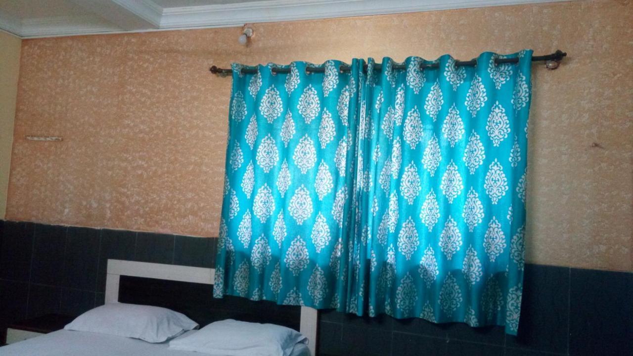 Hotel Sarang Lodge Panvel Kültér fotó
