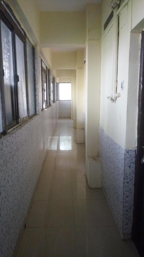 Hotel Sarang Lodge Panvel Kültér fotó