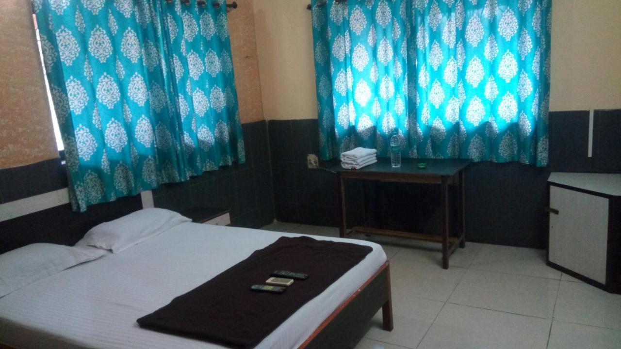 Hotel Sarang Lodge Panvel Kültér fotó