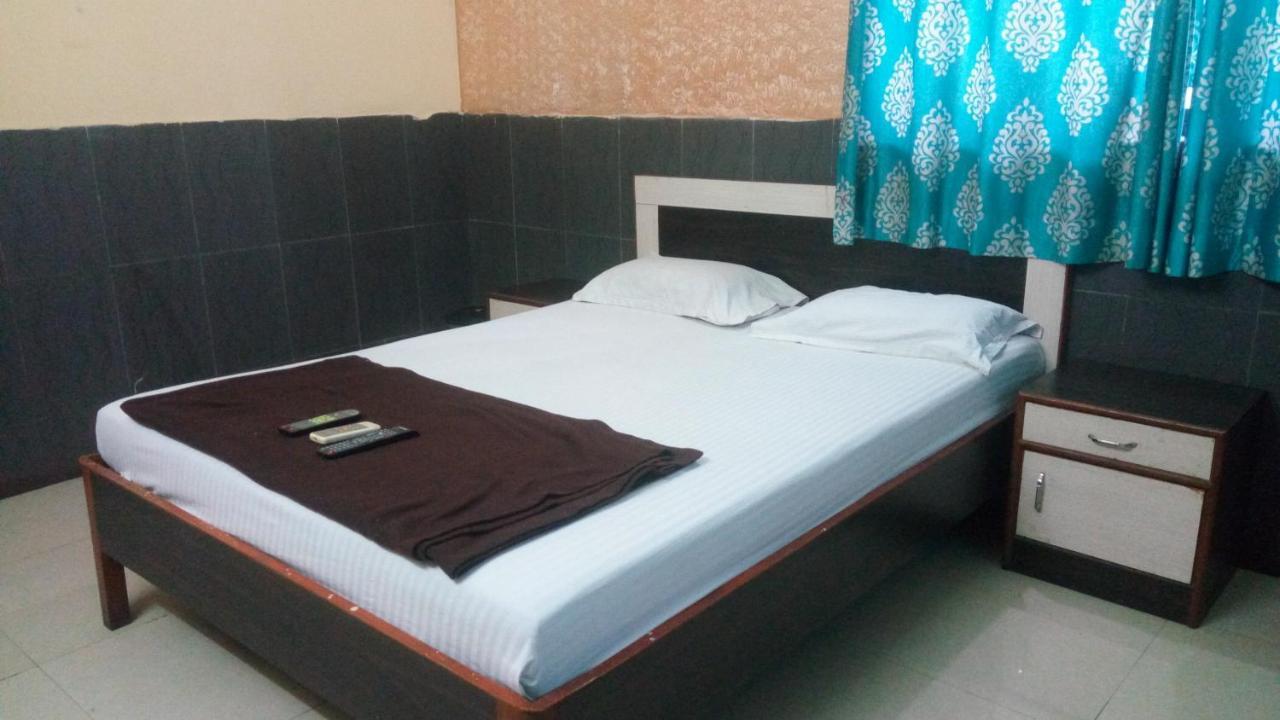 Hotel Sarang Lodge Panvel Kültér fotó