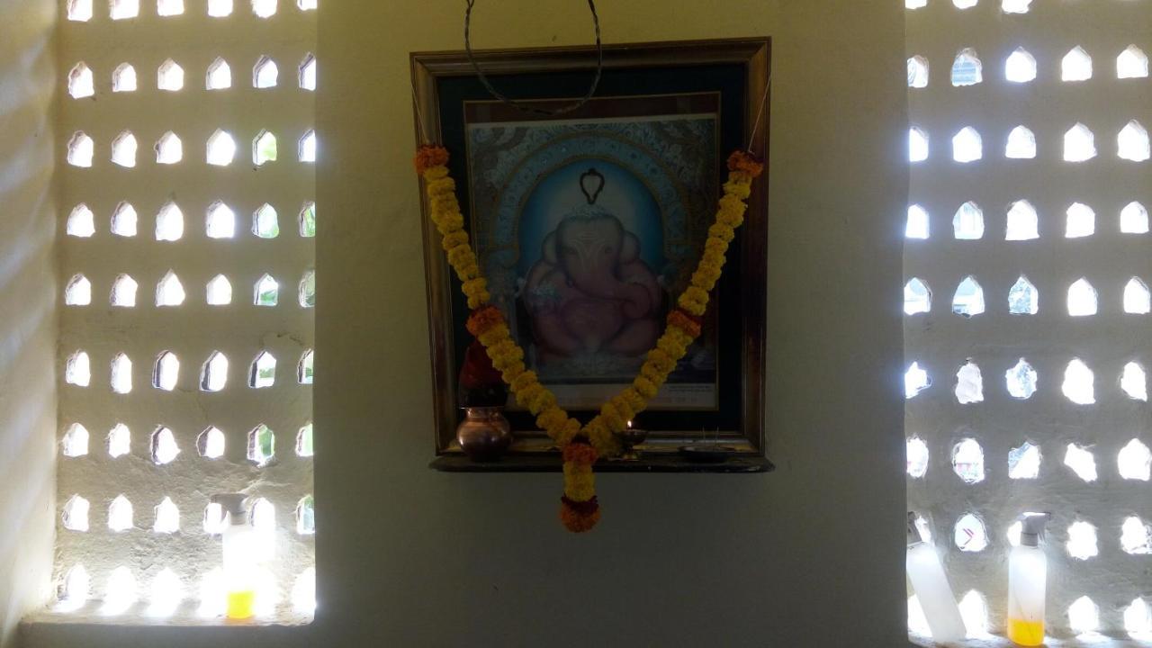 Hotel Sarang Lodge Panvel Kültér fotó