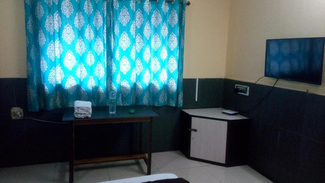 Hotel Sarang Lodge Panvel Kültér fotó