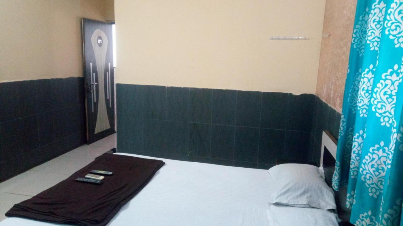 Hotel Sarang Lodge Panvel Kültér fotó