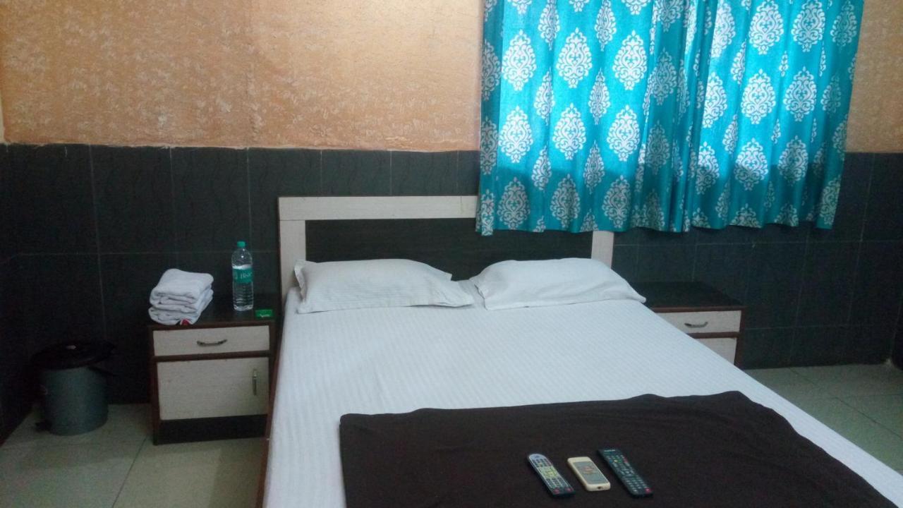 Hotel Sarang Lodge Panvel Kültér fotó